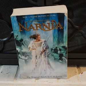 The Chronicles of Narnia by C.S. Lewis 7 Book Paperback